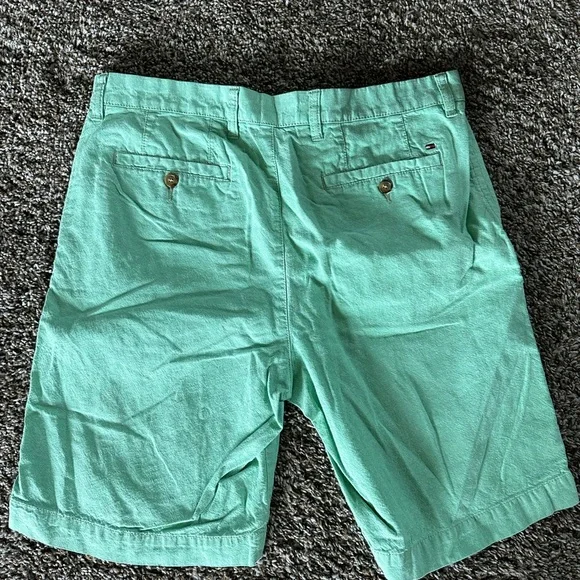 Men’s 34 Tommy Hilfiger Green Flat Front Shorts - Picture 7 of 8